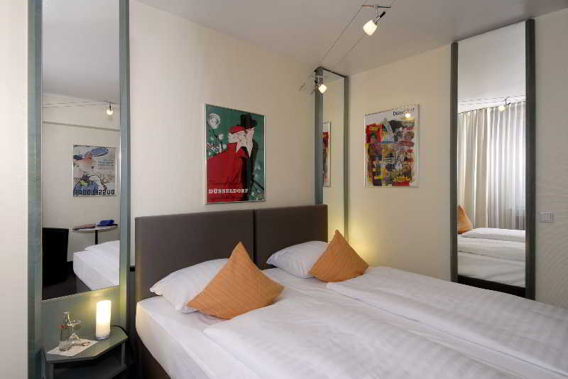 Hotel Monopol City Centre Дюссельдорф Номер фото