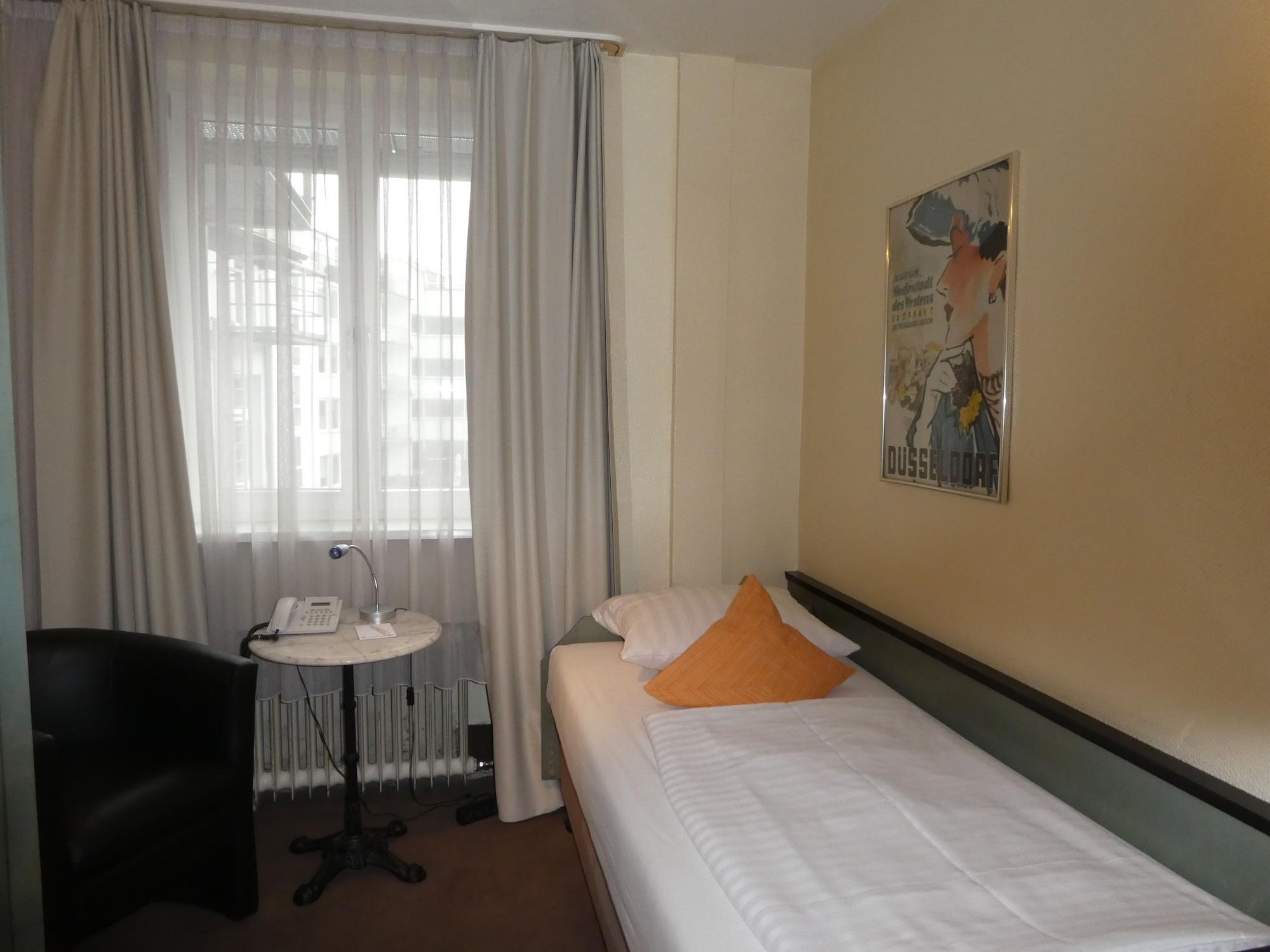 Hotel Monopol City Centre Дюссельдорф Екстер'єр фото